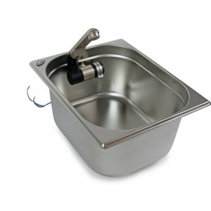 Edelstahl Waschbecken mit integrierter Wasserpumpe für mobile Wasserversorgung, ideal für Camping, Bulli-Ausbau und Marktstände, geeignet für Frisch- und Grauwasser.