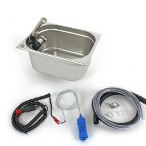 Edelstahl-Waschbecken mit Zubehör für mobile Wasserversorgung, ideal für Camping, Marktstände und Fahrzeugausbau. Enthält Pumpe, Schläuche und Befestigungselemente für einfache Installation. Perfekt für Frisch- und Abwasserlösungen, auch mit Warmwasseroptionen erhältlich.