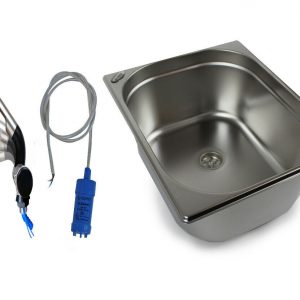 Mobiles Waschbecken-Set für Campingbedarf, bestehend aus einem Edelstahlwaschbecken, einer flexiblen Wasserhahnlösung und einer Wasserpumpe. Ideal für den Ausbau von Bullis oder Transportern sowie für Marktstände und andere Anwendungen, die fließendes Wasser erfordern.