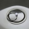 Edelstahl-Waschbecken mit Ablaufsystem, ideal für mobile Wasserversorgung im Campingbereich oder für Marktstände. Perfekt geeignet für den Einbau in Bullis oder Transportern, um frisches Wasser bereitzustellen.