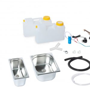 Mobile Wasserversorgung für Campingbedarf: Set mit zwei Wasserkanistern, Edelstahlspülen, Wasserpumpe, Schlauch und Zubehör für den Ausbau von Bullis oder Transportern. Ideal für fließendes Wasser in mobilen Anwendungen.