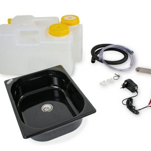 Camping-Wasserversorgung Set mit Waschbecken, zwei Wasserkanistern, Pumpe und Zubehör für mobile Anwendungen. Ideal für Bulli- und Transporter-Ausbau sowie Marktstände. Bietet frisches Wasser und optionale Warmwasserheizung.