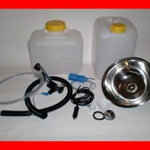 Mobile Wasserversorgung Set mit zwei Wasserkanistern, Edelstahlwaschbecken und Pumpenzubehör für Camping und Marktstände. Ideal für den Ausbau von Bullis und Transportern, inklusive Schläuchen und Anschlussmaterial für fließendes Wasser.