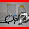 Mobile Wasserversorgung Set mit zwei Wasserkanistern, einer Edelstahlspüle, Schläuchen und Pumpen, ideal für Camping, Bulli-Ausbau und Marktstände. Enthält Frisch- und Grauwasserlösungen für fließendes Wasser, teilweise mit Warmwasseroption.