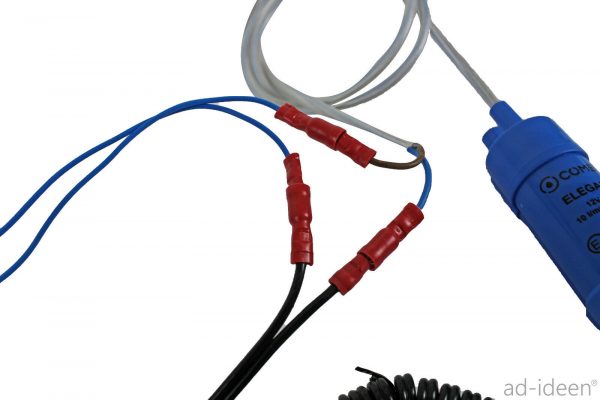 Elektrische Pumpe für mobile Wasserversorgung, ideal für Camping und Transporter. Ausgestattet mit Kabelanschlüssen für einfache Installation, geeignet für Frisch- und Abwasseranwendungen. Perfekt für Waschbecken und andere Lösungen im Outdoor-Bereich.