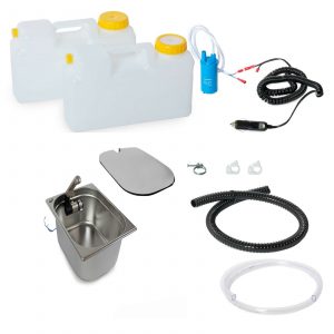 Mobile Wasserversorgung für Campingbedarf: Zwei Wasserkanister, eine elektrische Pumpe, ein Edelstahlwaschbecken mit Armatur, Schlauch und Montagematerial. Ideal für den Ausbau von Bullis oder Transportern sowie für Marktstände und andere Anwendungen.