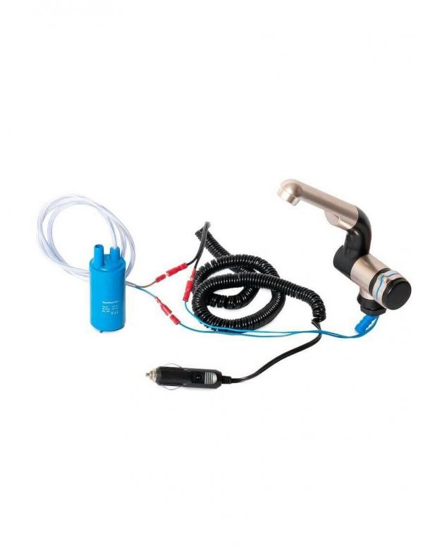 Mobile Wasserversorgungssystem mit Wasserpumpe und Wasserhahn für Camping und Transporter. Ideal für die Installation in Bullis oder Marktständen, inklusive Anschluss für Zigarettenanzünder. Perfekt für frisches Wasser und einfache Handhabung unterwegs.