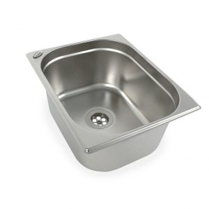Edelstahl-Waschbecken für mobile Wasserversorgung, ideal für Camping, Bulli- und Transporter-Ausbau, ausgestattet für Frisch- und Grauwasseranwendungen.