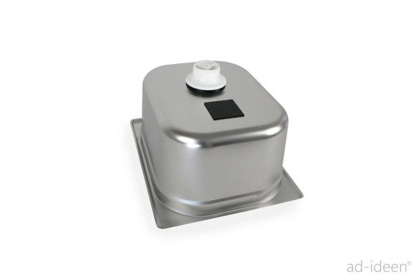 Edelstahl-Wassertank für mobile Wasserversorgung, ideal für Camping und Transporter-Ausbau. Ausgestattet mit einem praktischen Verschluss und einer stabilen Basis, eignet sich der Tank für Frischwasser und kann in verschiedenen Anwendungen, wie Marktständen oder Outdoor-Aktivitäten, genutzt werden.